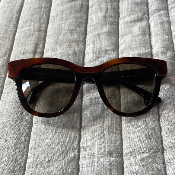 Prada sunglasses - Picture 4 of 5